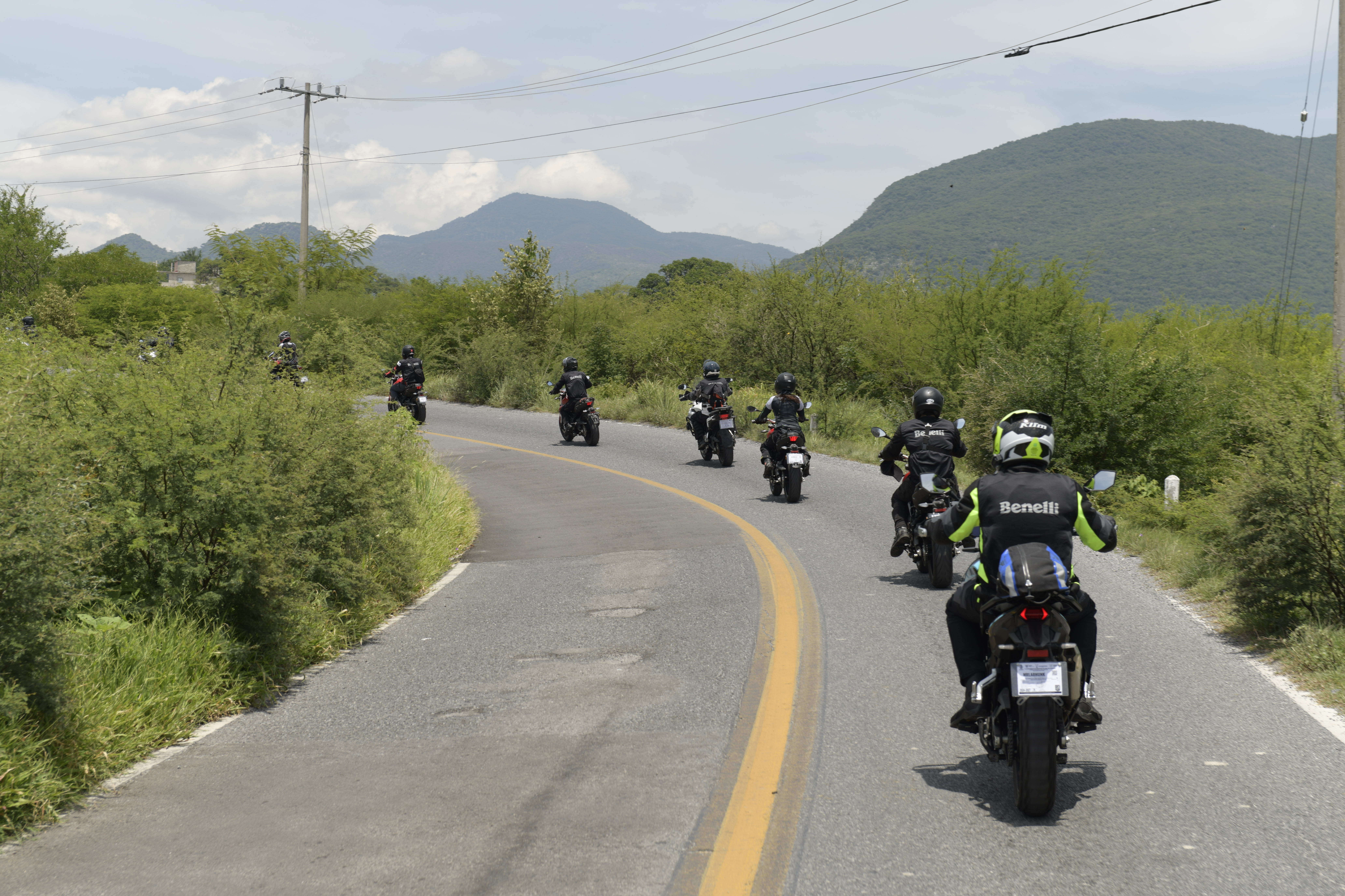 Benelli Experience V rumbo a las Grutas de Cacahuamilpa en las motocicletas Benelli TRK 502 y 302S.