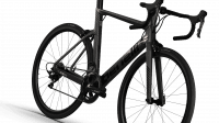 Gris oscuro negro