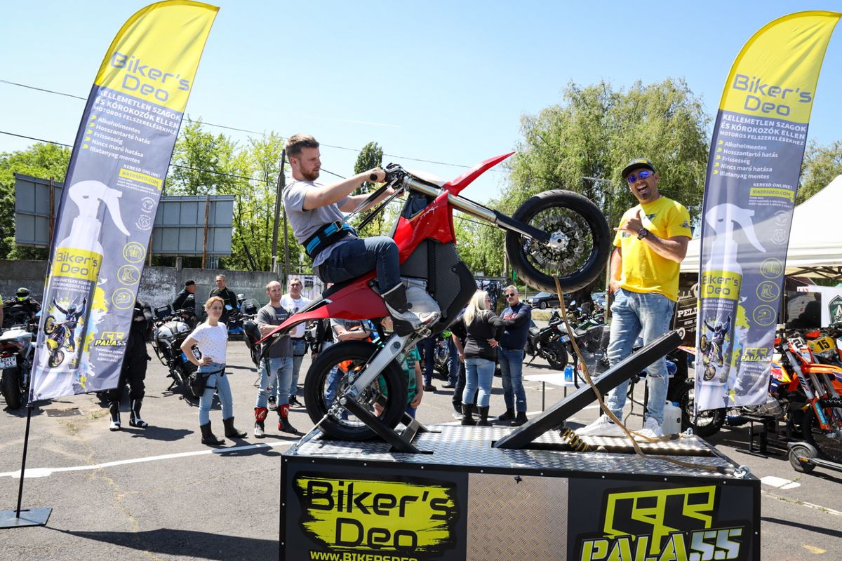 Biker’s Deo egykerekező szimulátor a családi napon