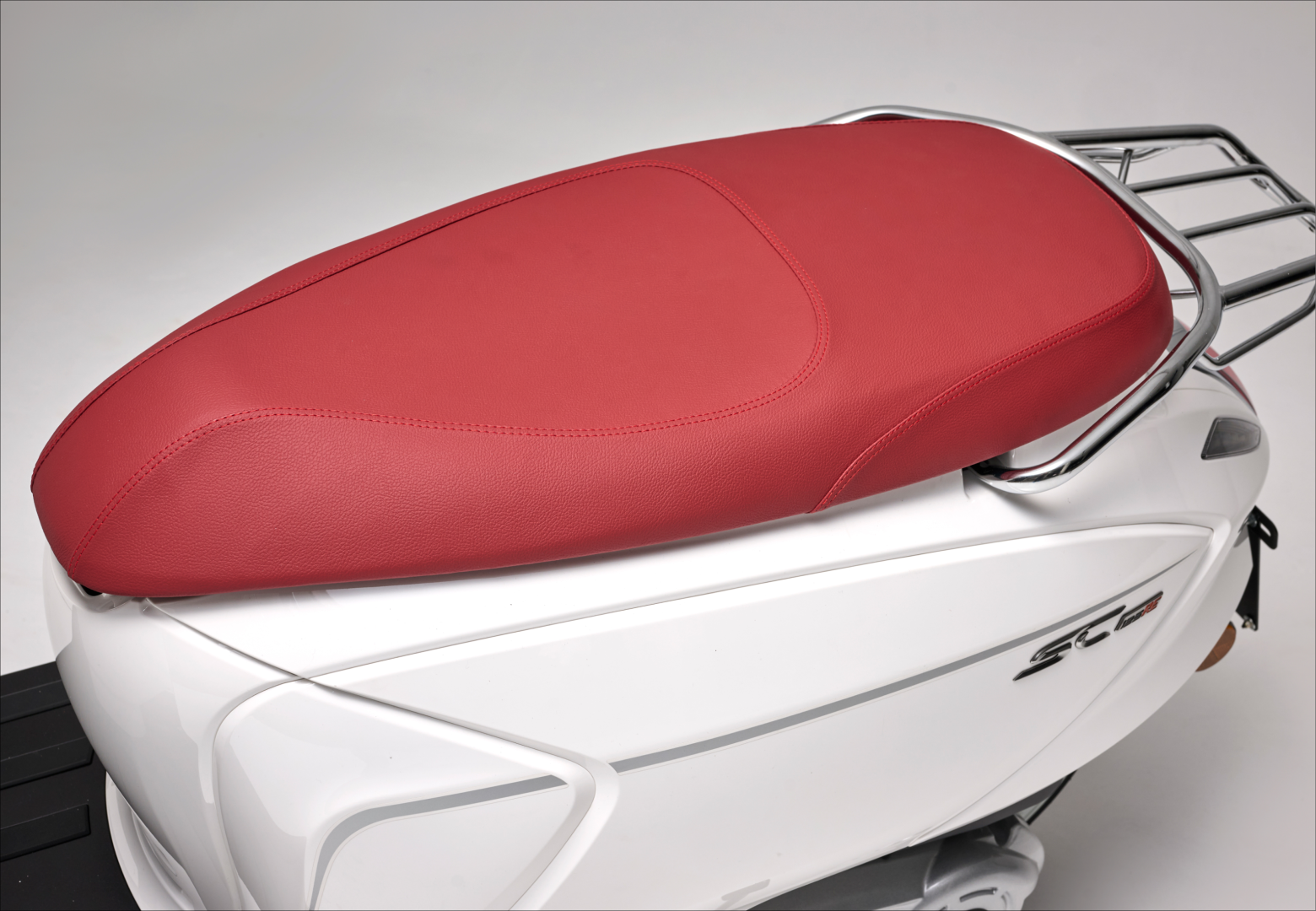 Ergonomic seat with premium finish