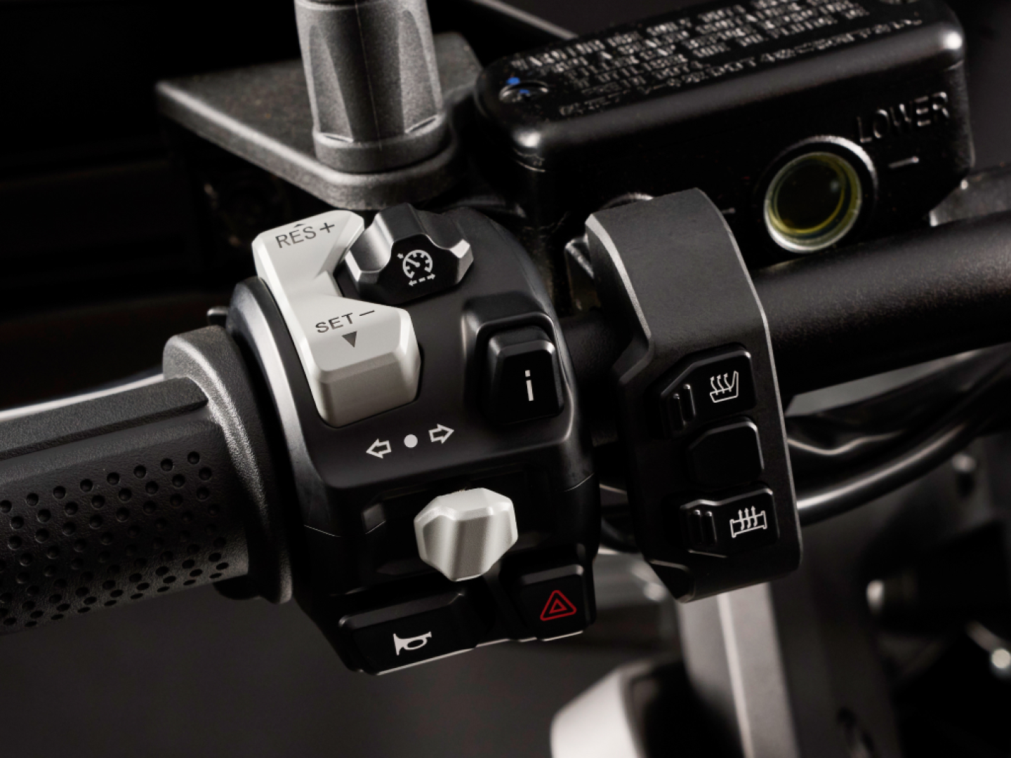 Comodidad en todo clima con asiento y empuñaduras con calefacción