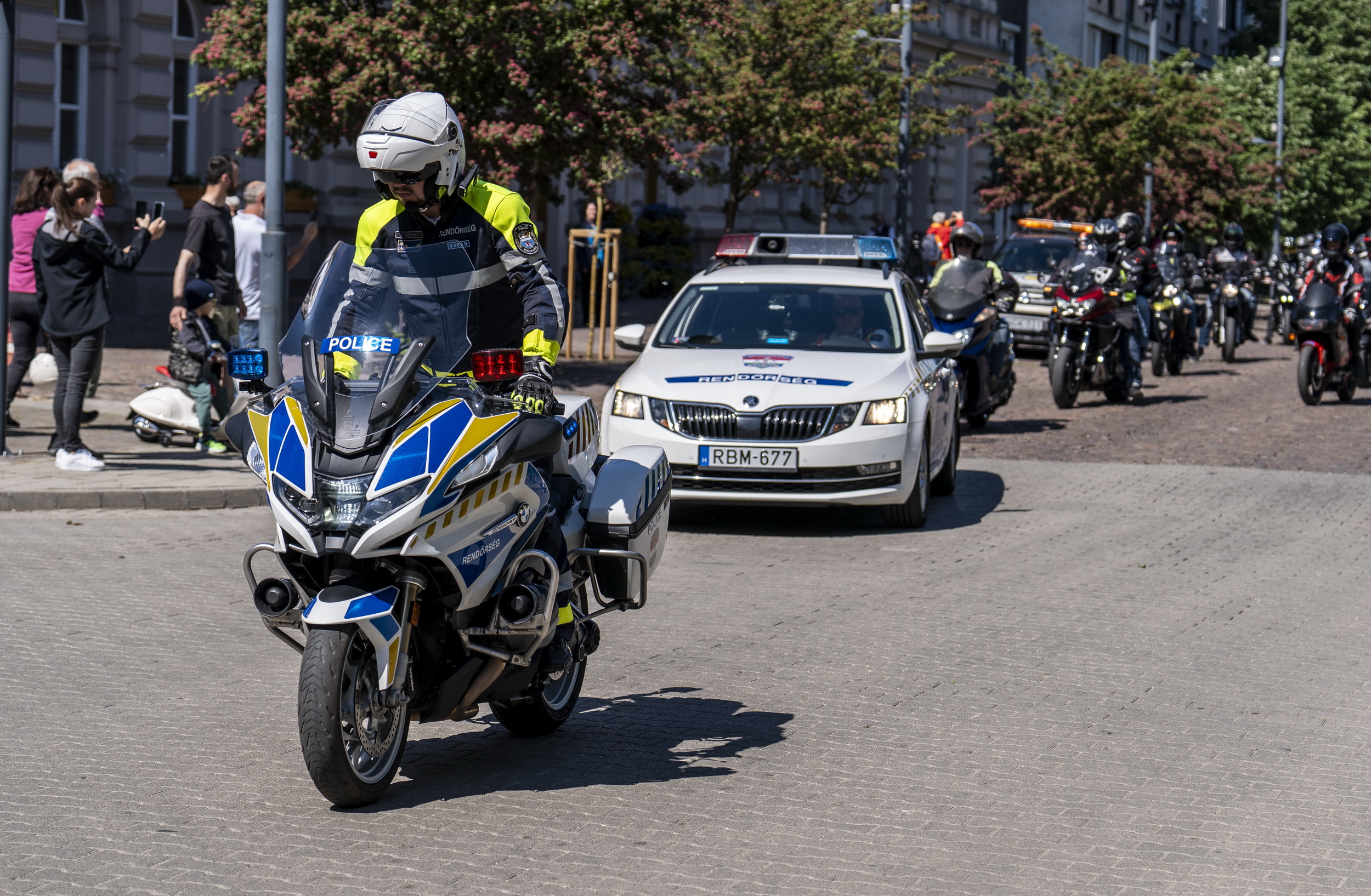Motoros felvonul&aacute;s Szolnokon